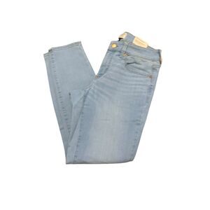 NWT Mid-Rise Light Wash Skinny Jeans